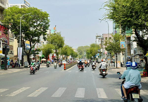 Dự báo thời tiết TP.HCM hôm nay 21/4: Ngày nắng nóng, nhiệt độ cao nhất 37 độ C