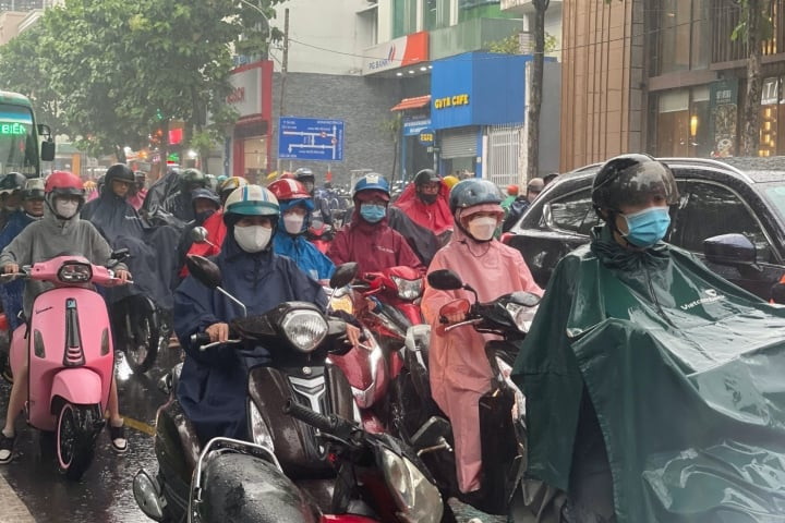 Dự báo thời tiết TP.HCM hôm nay 18/5: Ngày nắng, chiều và tối có mưa rào