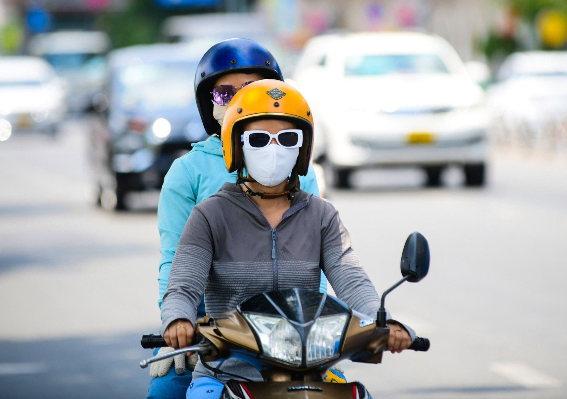 Từ Bắc vào Nam nhiều nơi oi nóng, đề phòng dông lốc lúc chiều tối và đêm